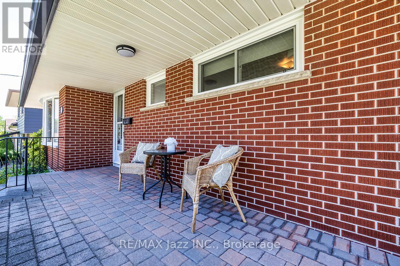 950 MARY STREET N - 6
