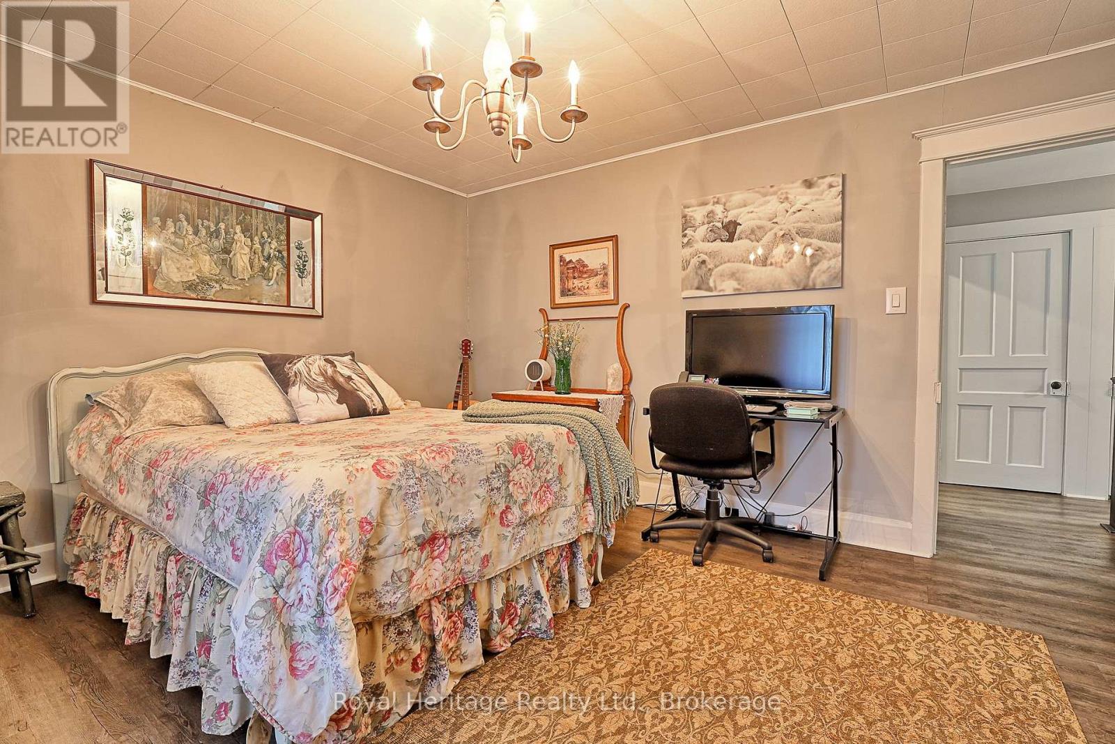 140 ROBIN ROAD - 20