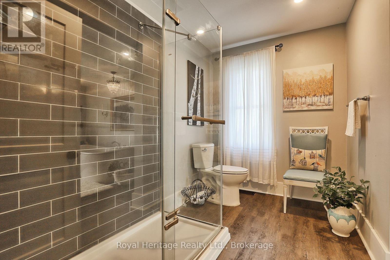 140 ROBIN ROAD - 21