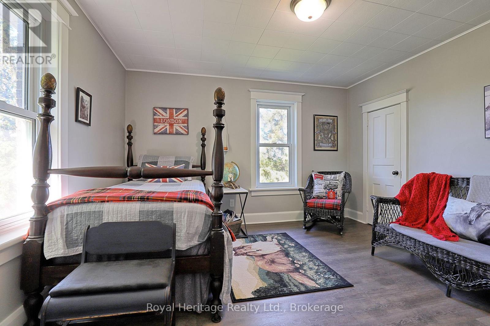 140 ROBIN ROAD - 25