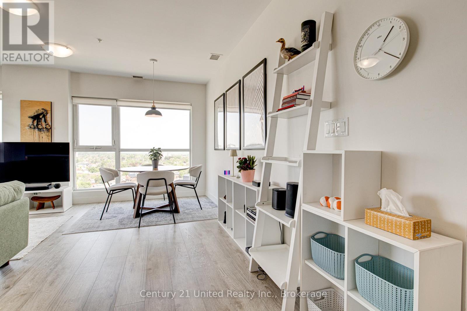 #1702 1 VICTORIA STREET S - 27