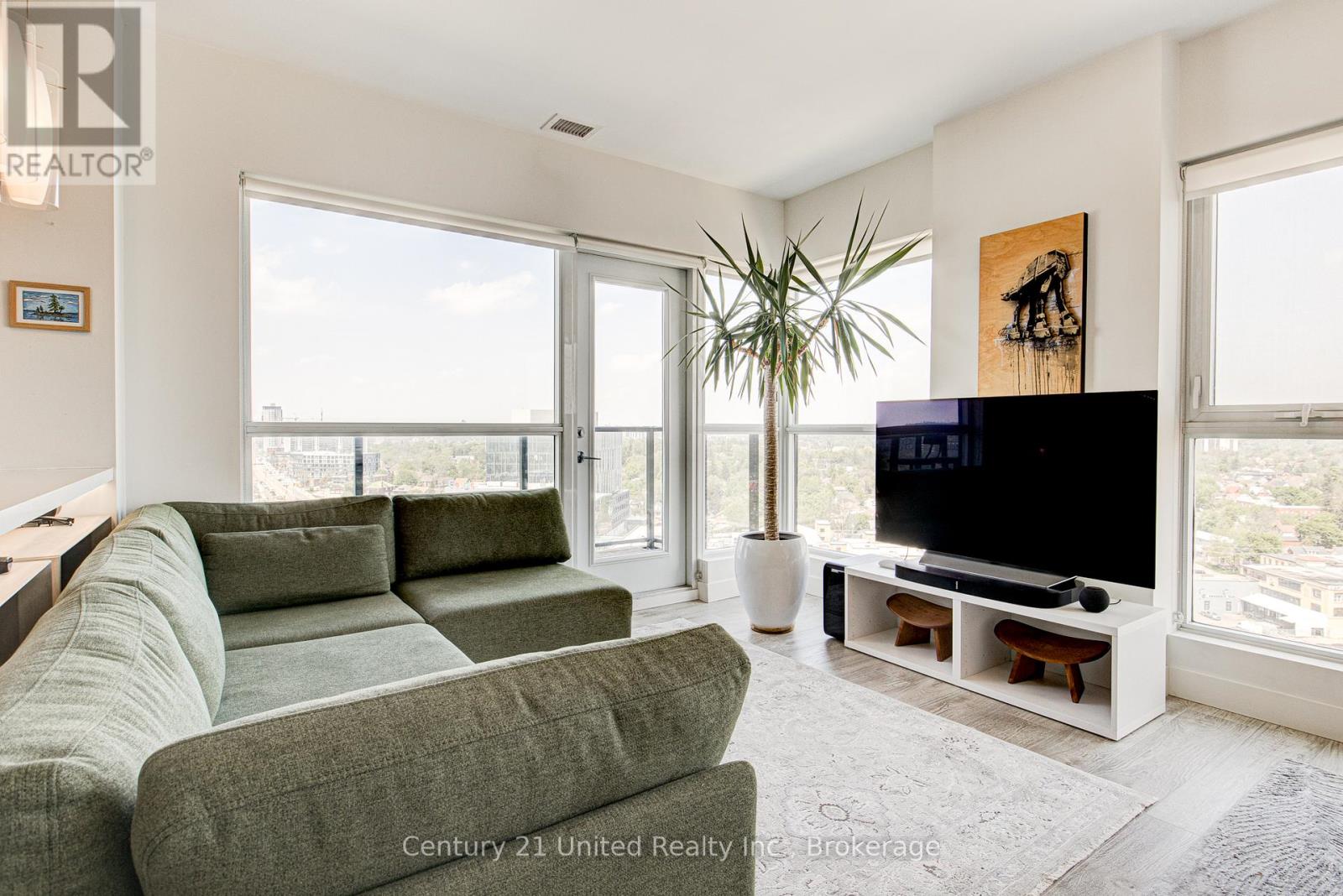 #1702 1 VICTORIA STREET S - 28