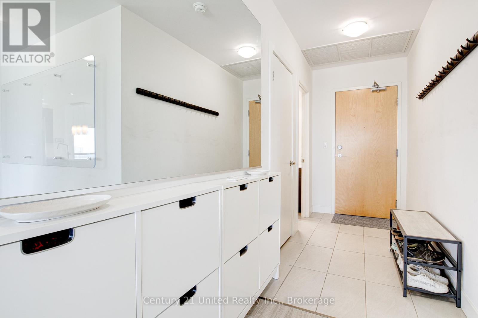 #1702 1 VICTORIA STREET S - Image 3