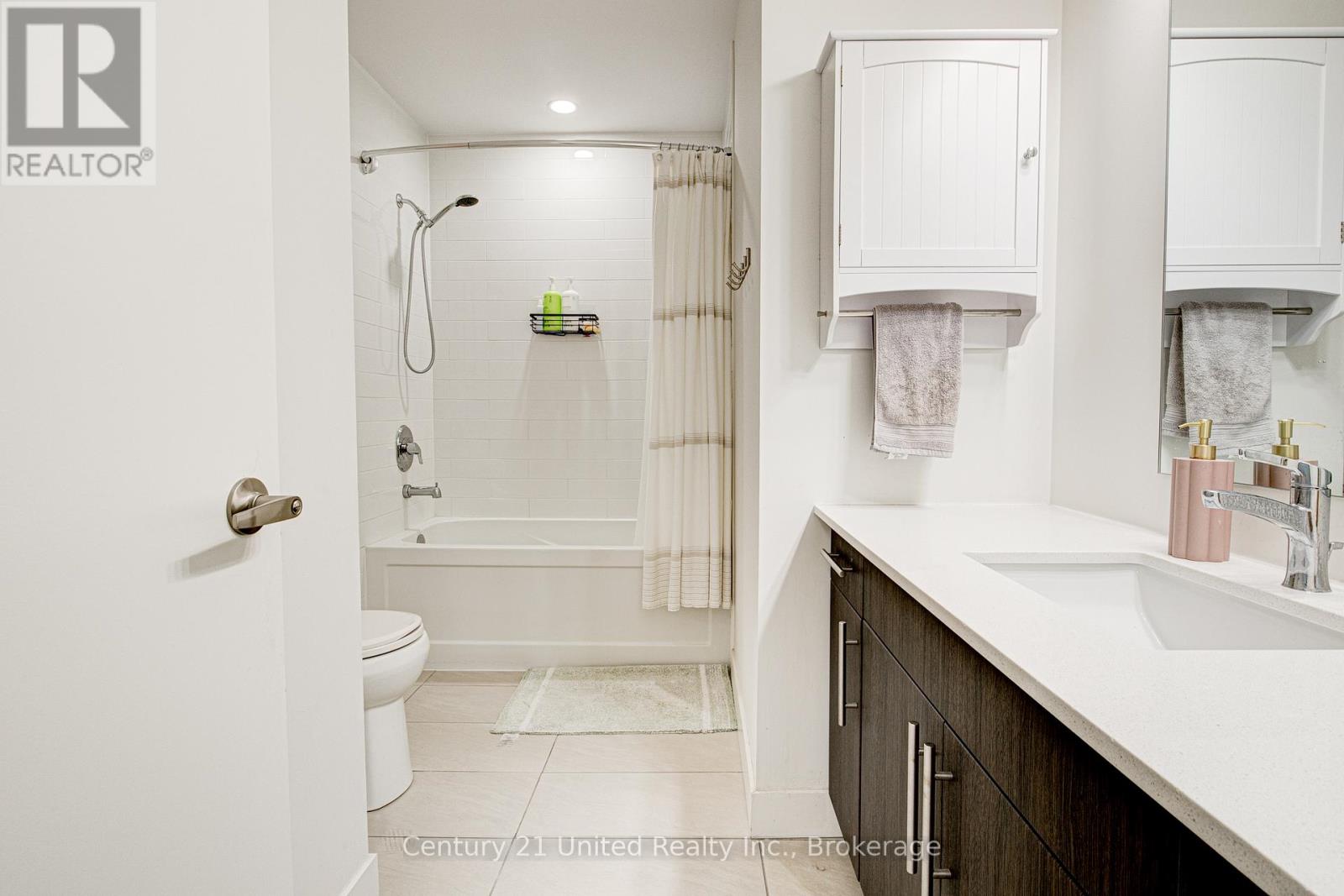 #1702 1 VICTORIA STREET S - 5
