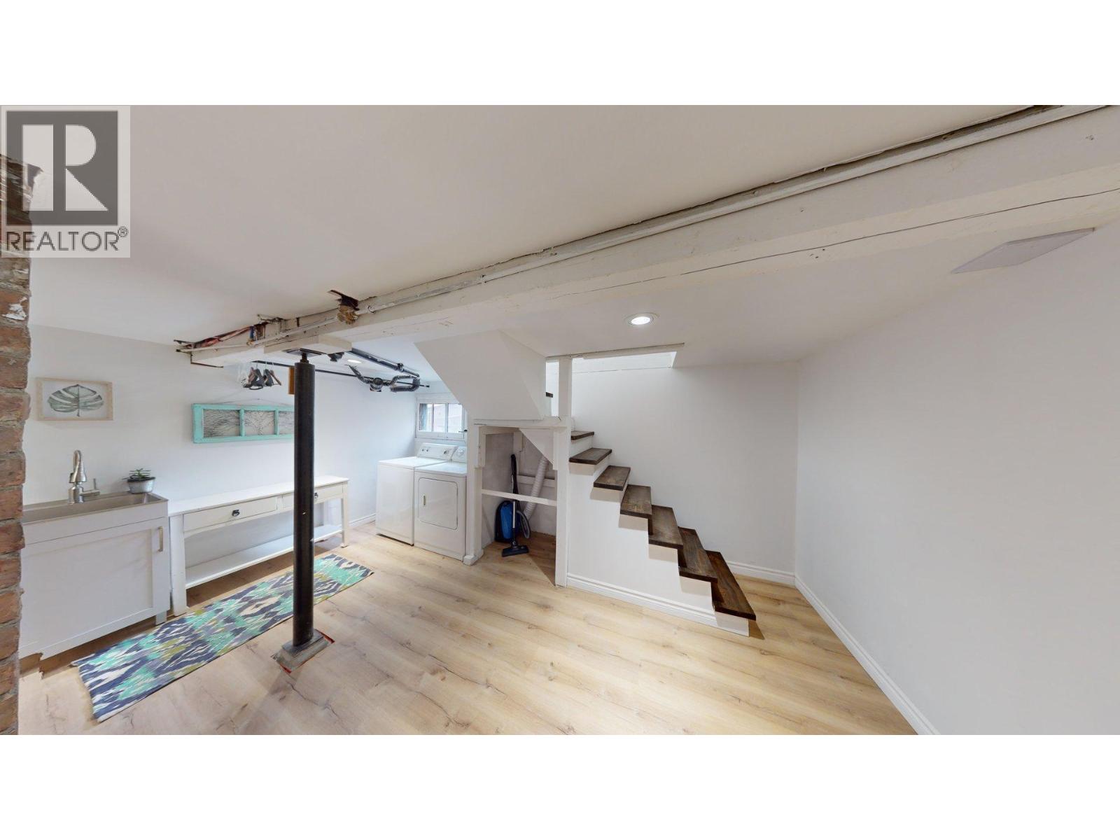 1925 Kootenay Avenue - 26