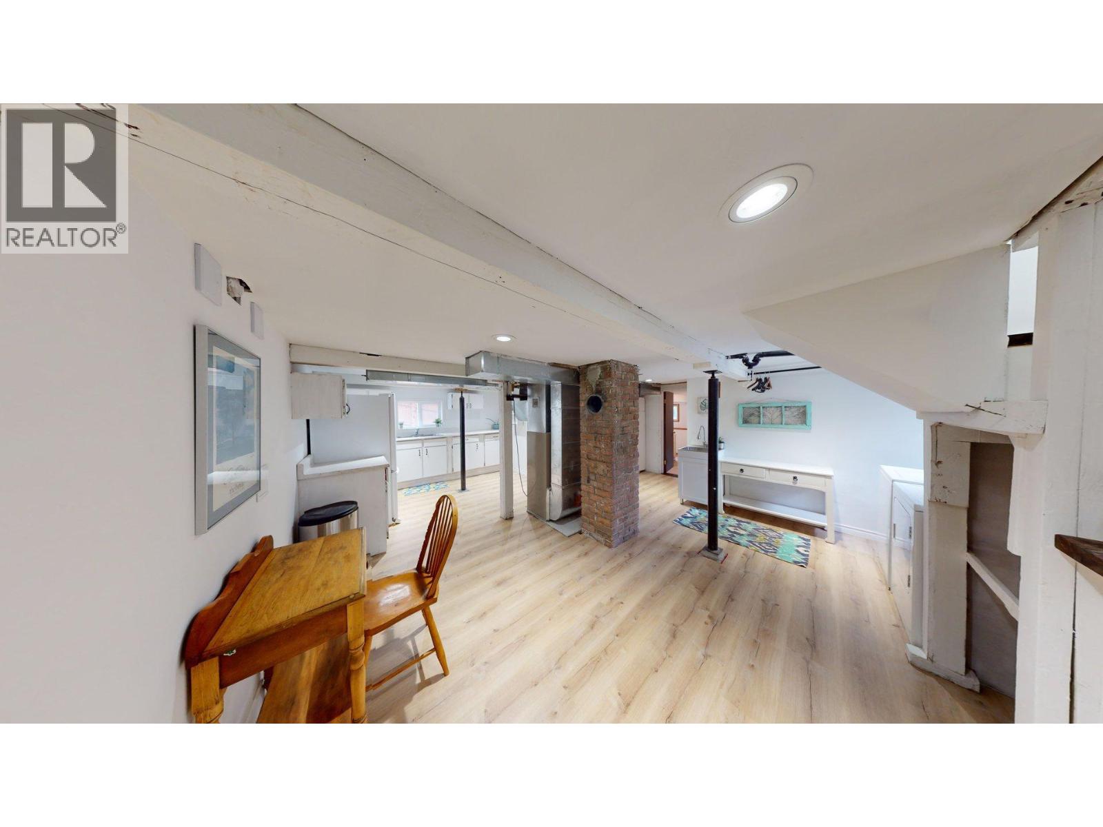 1925 Kootenay Avenue - 27
