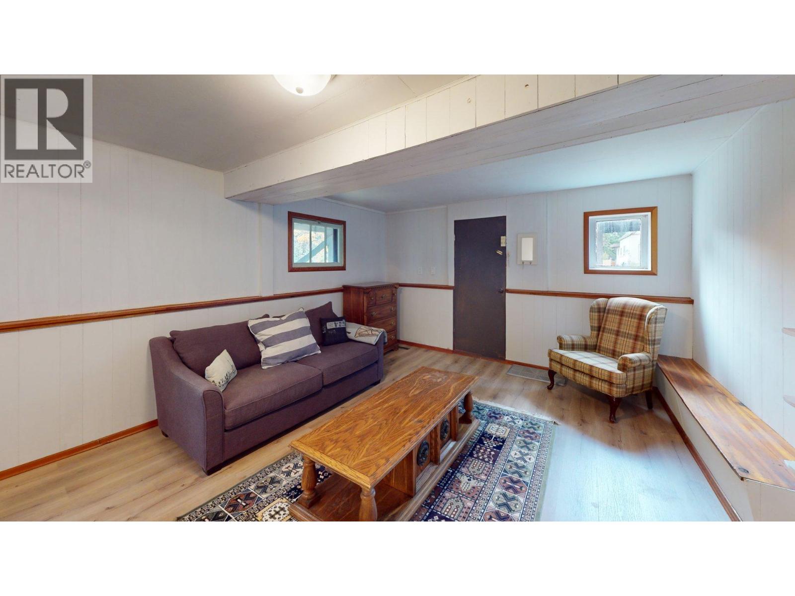 1925 Kootenay Avenue - 33