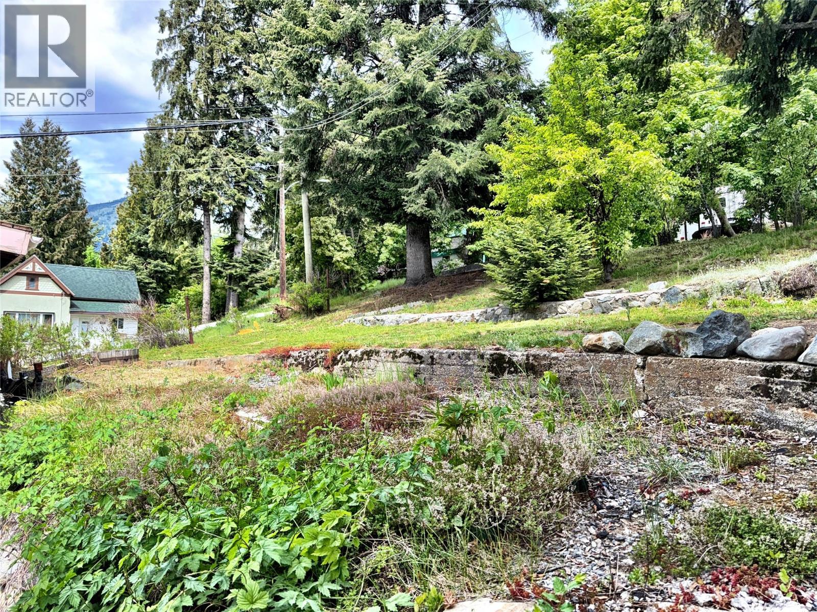 1925 Kootenay Avenue - 44