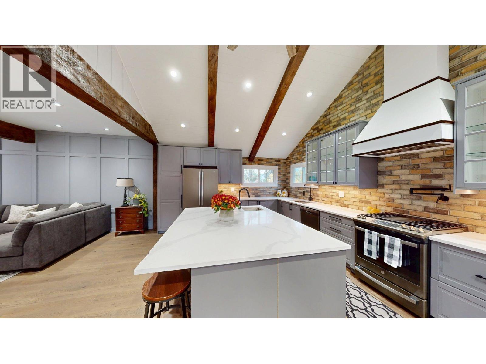 1925 Kootenay Avenue - 9