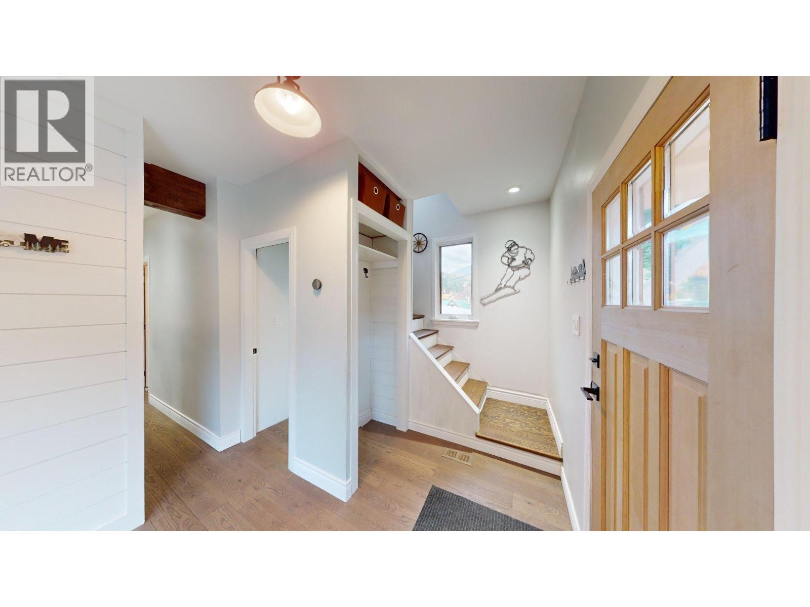 1925 Kootenay Avenue - 18