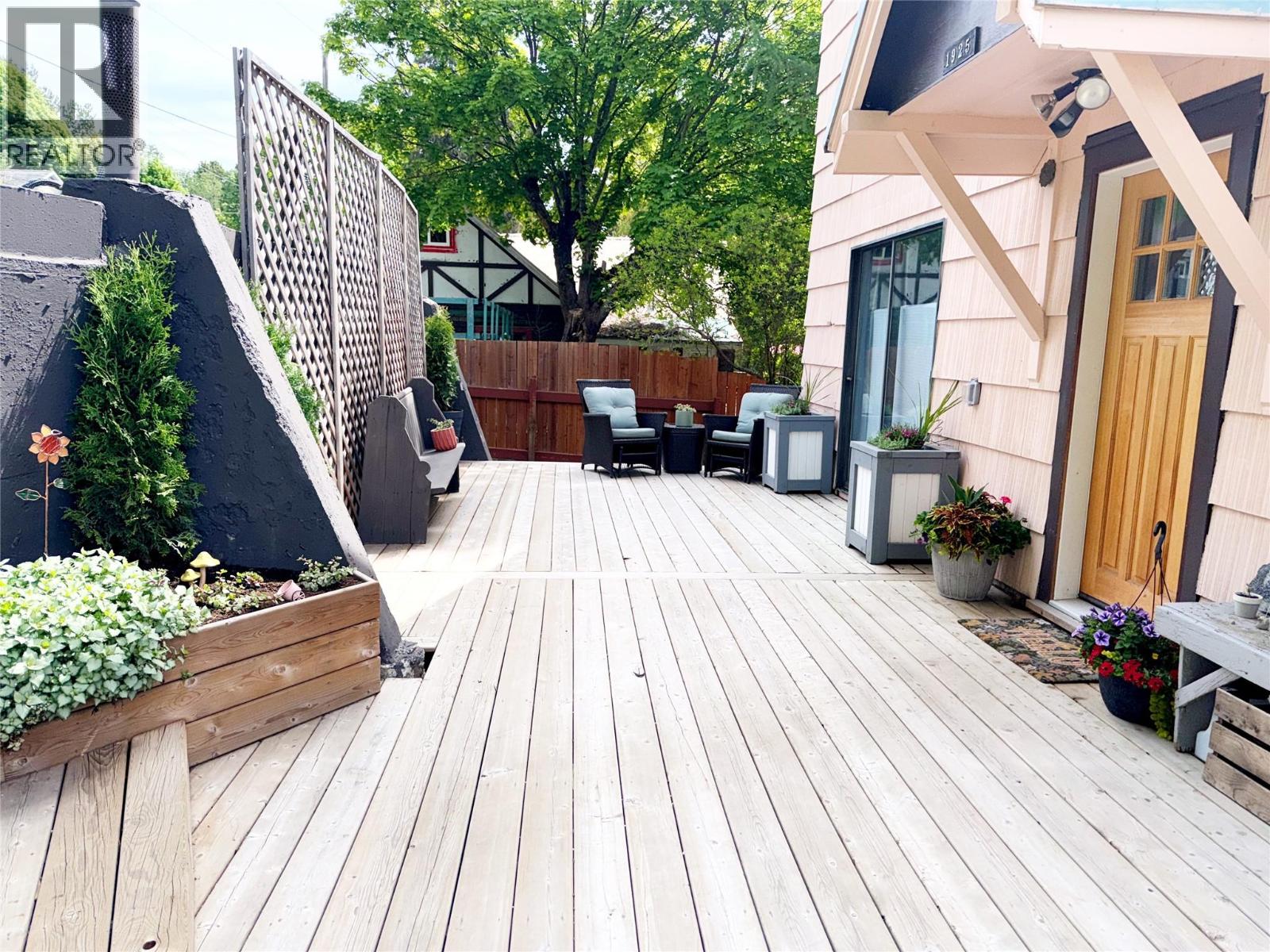 1925 Kootenay Avenue - 37