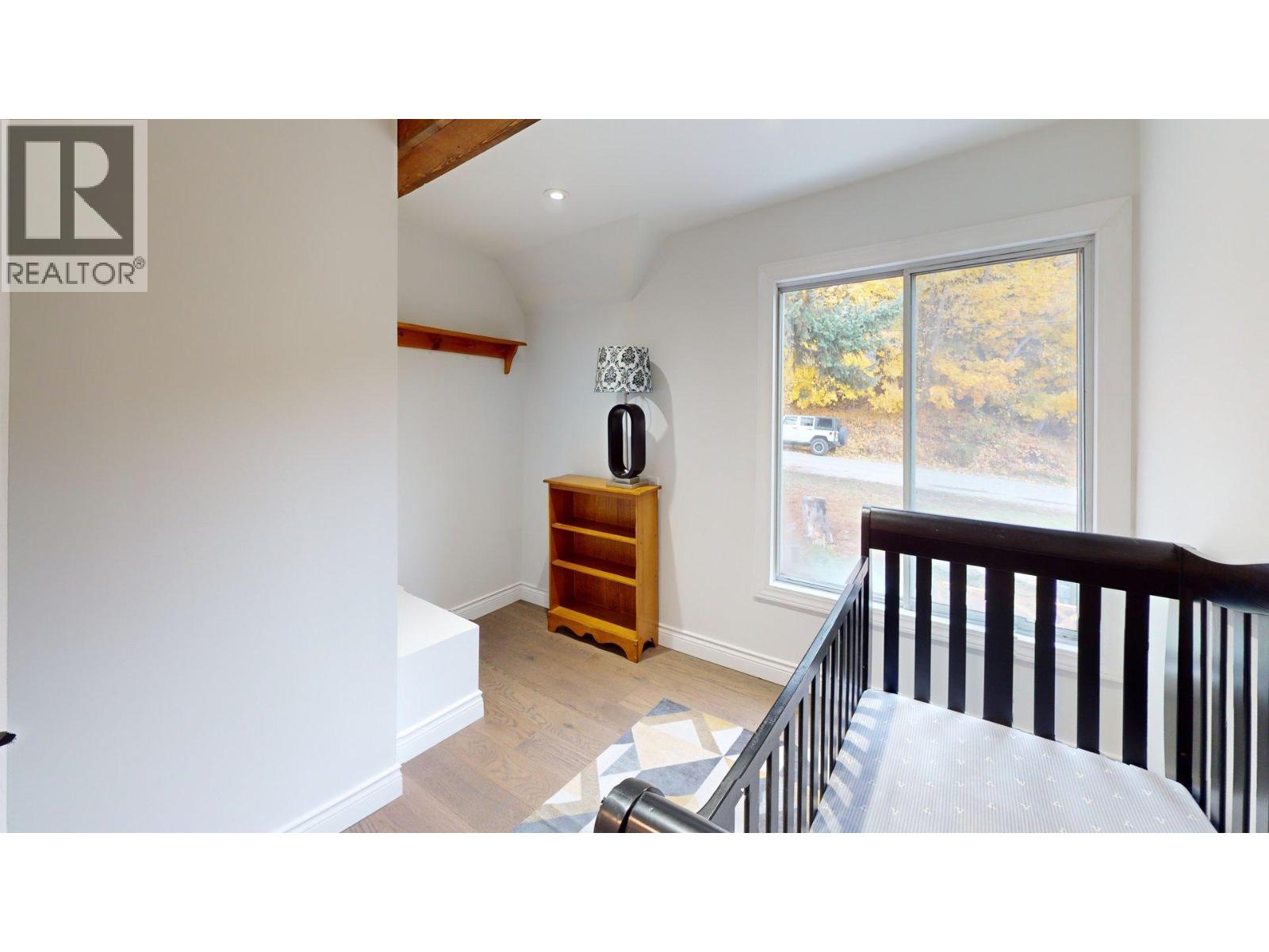 1925 Kootenay Avenue - 23