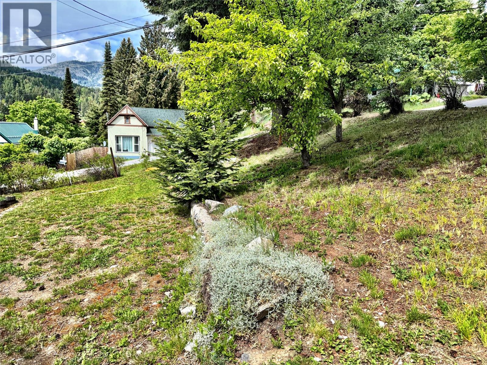 1925 Kootenay Avenue - 43