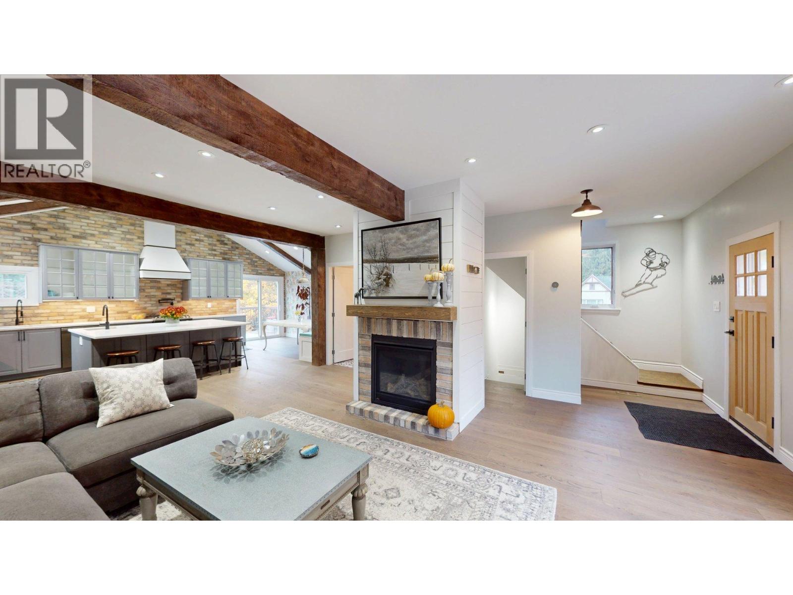 1925 Kootenay Avenue - 1