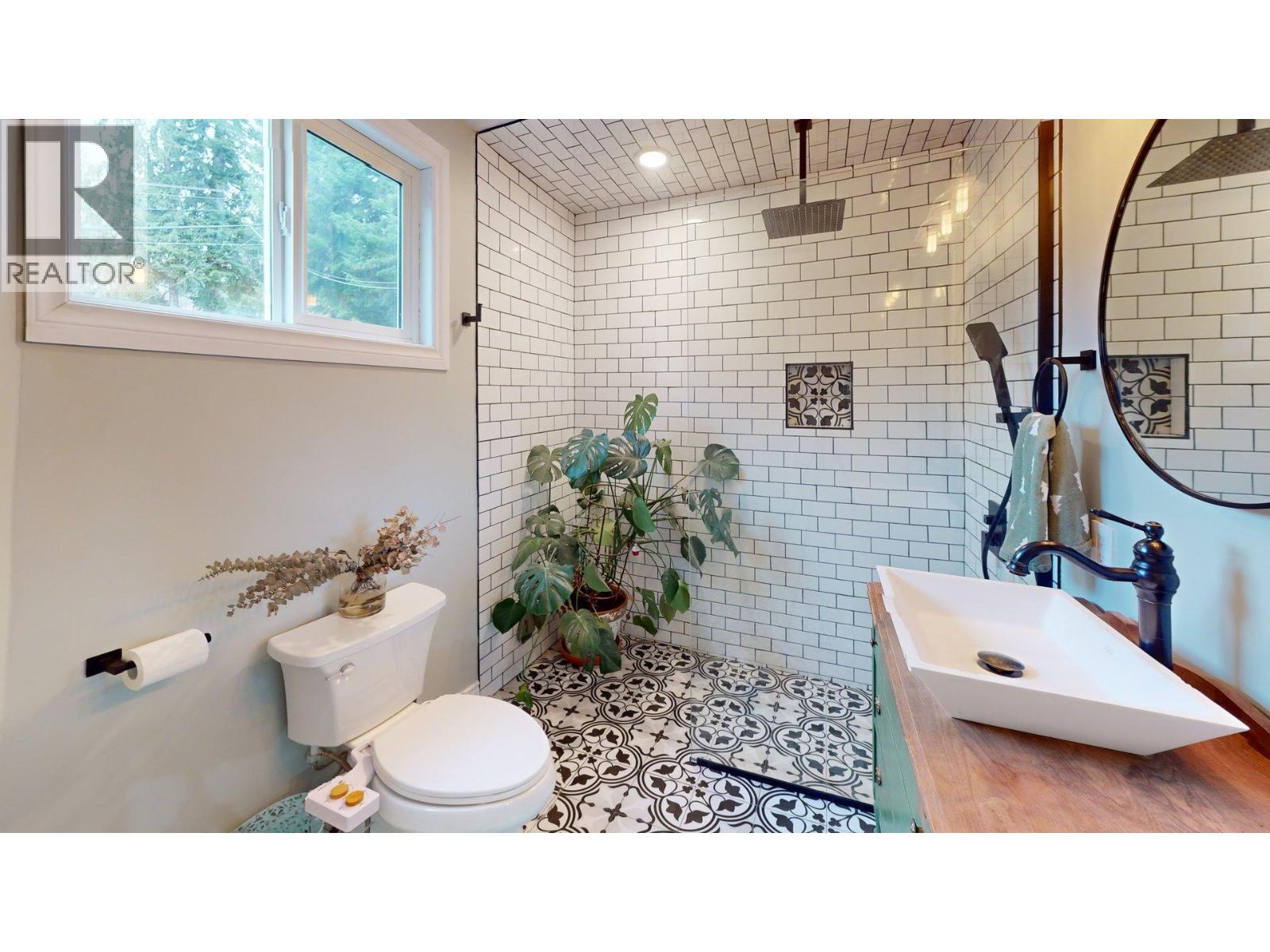 1925 Kootenay Avenue - 16