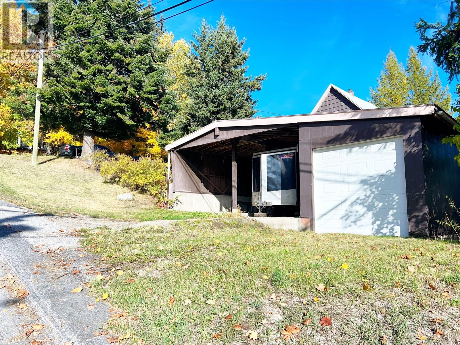 1925 Kootenay Avenue - 51