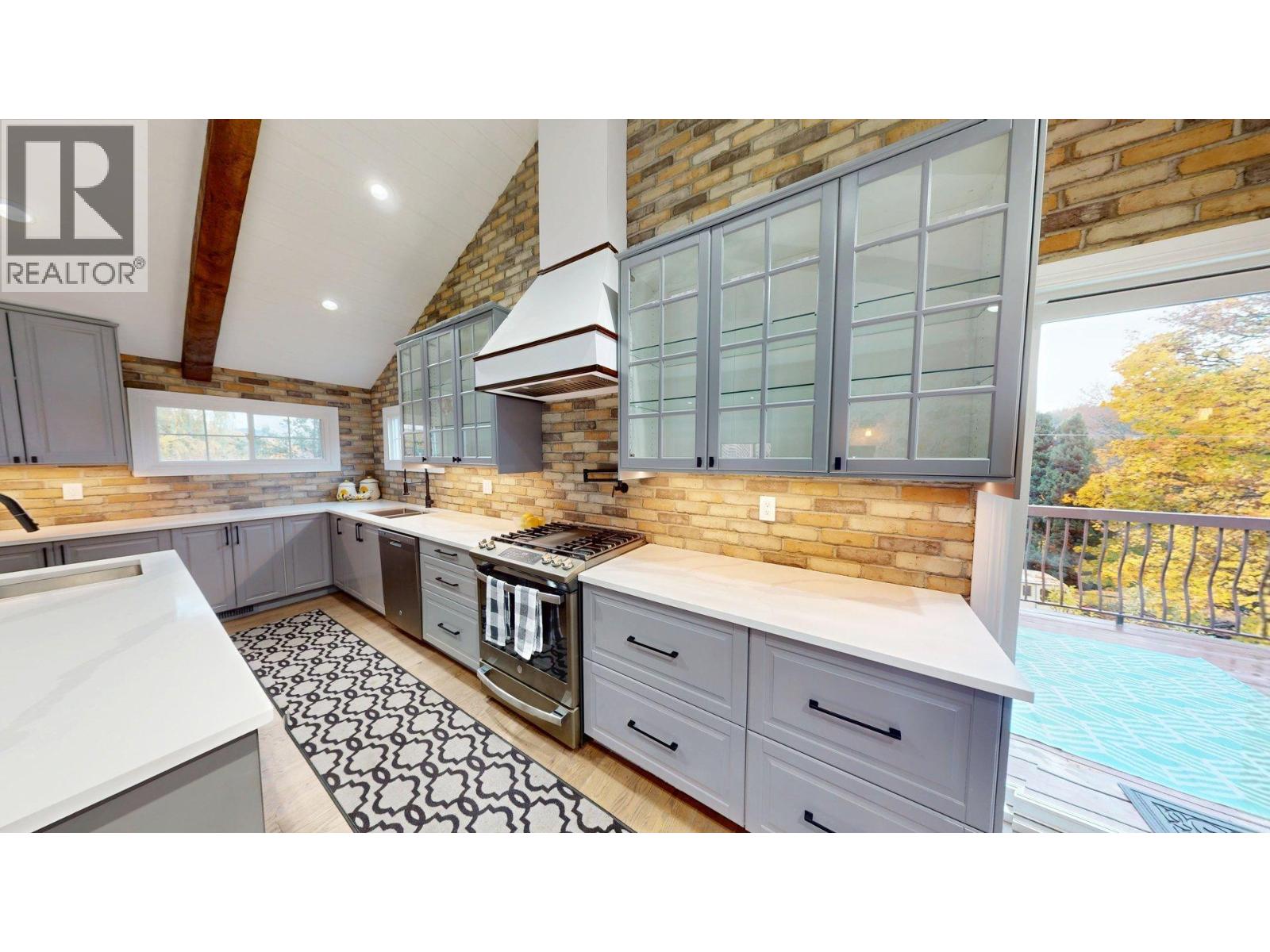 1925 Kootenay Avenue - 12