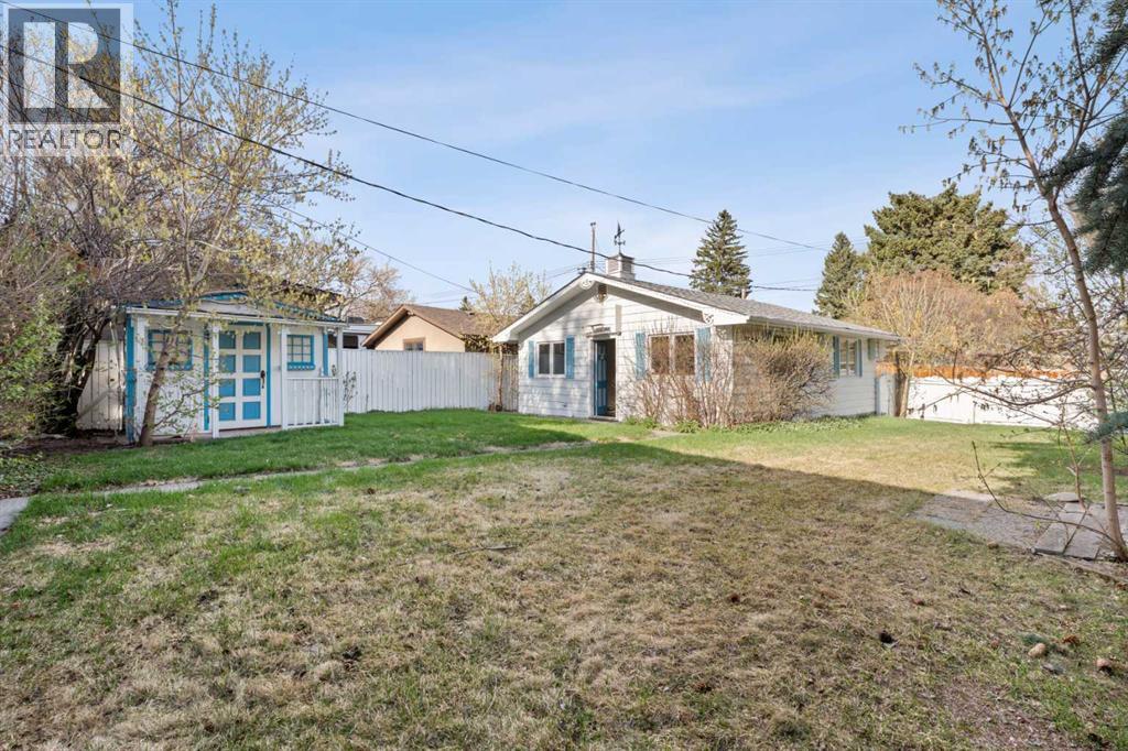 444 Woodland Crescent SE - 44