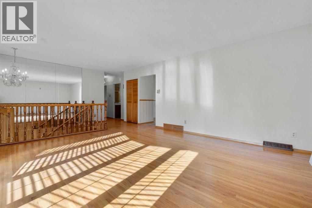 444 Woodland Crescent SE - 14