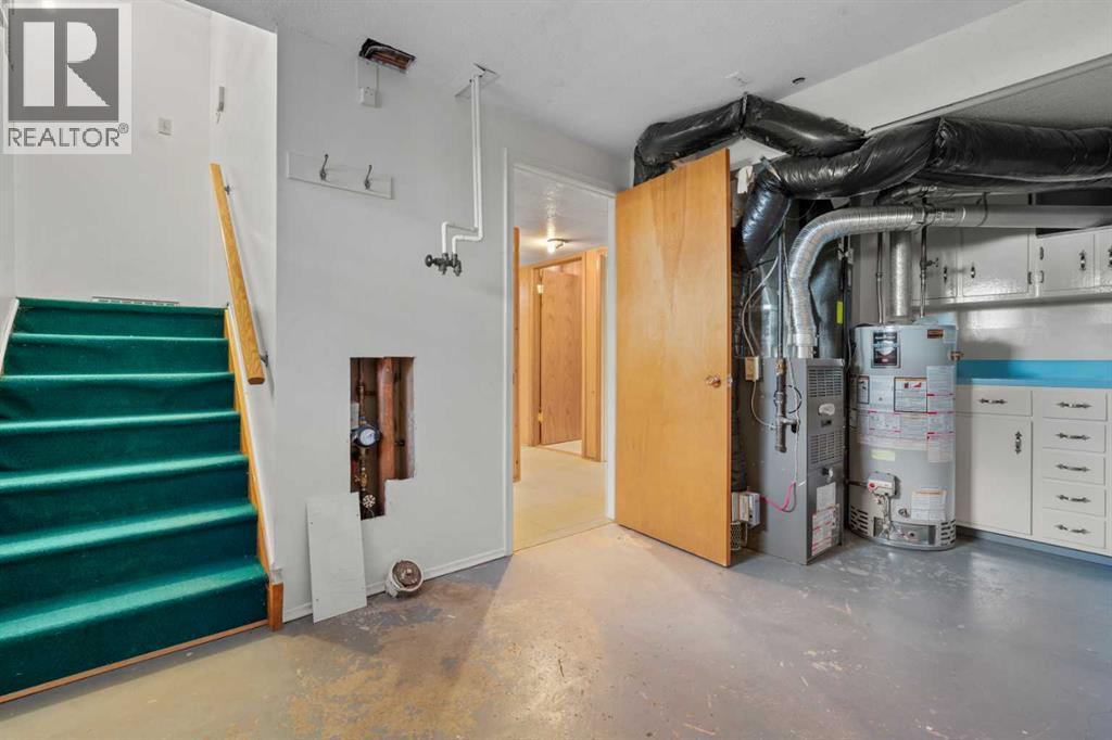 444 Woodland Crescent SE - 34
