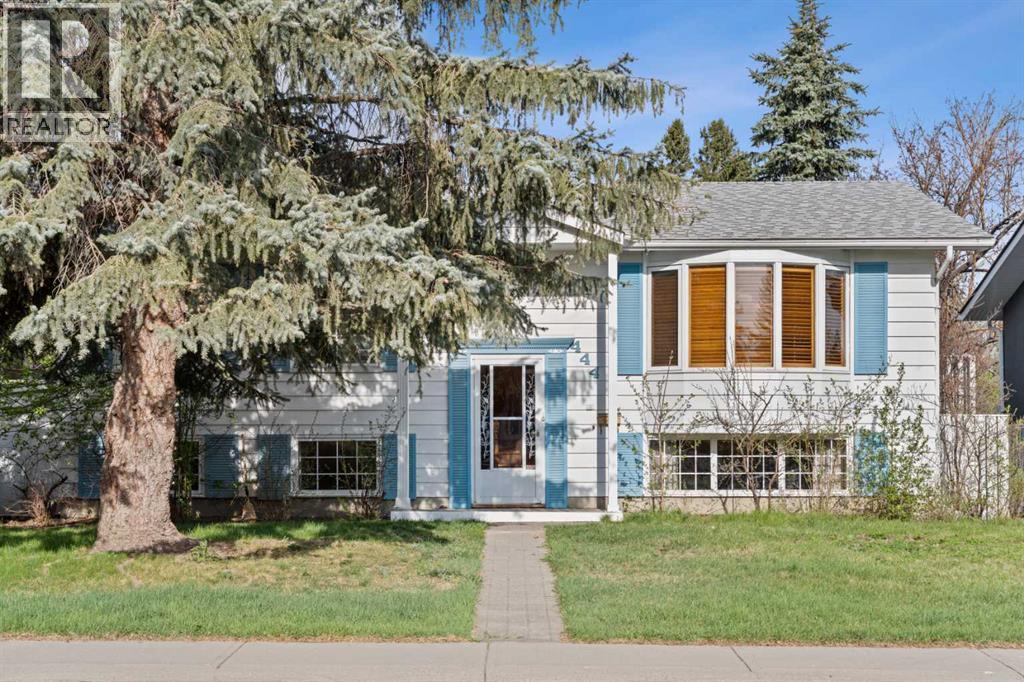 444 Woodland Crescent SE - 4