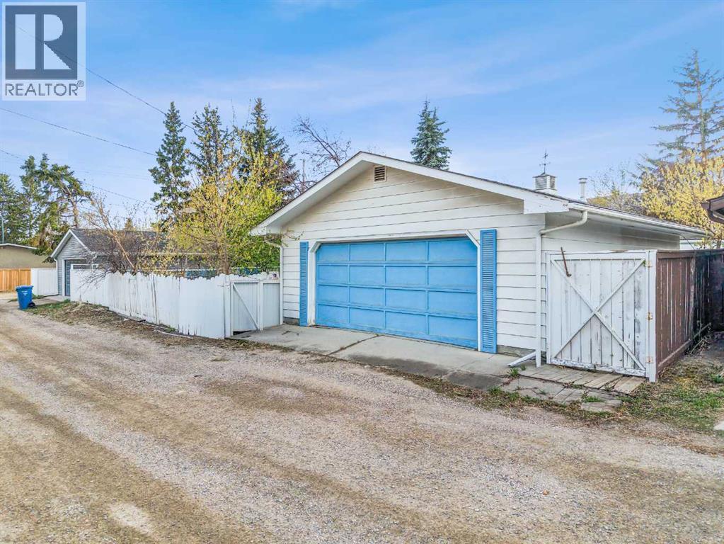 444 Woodland Crescent SE - 43