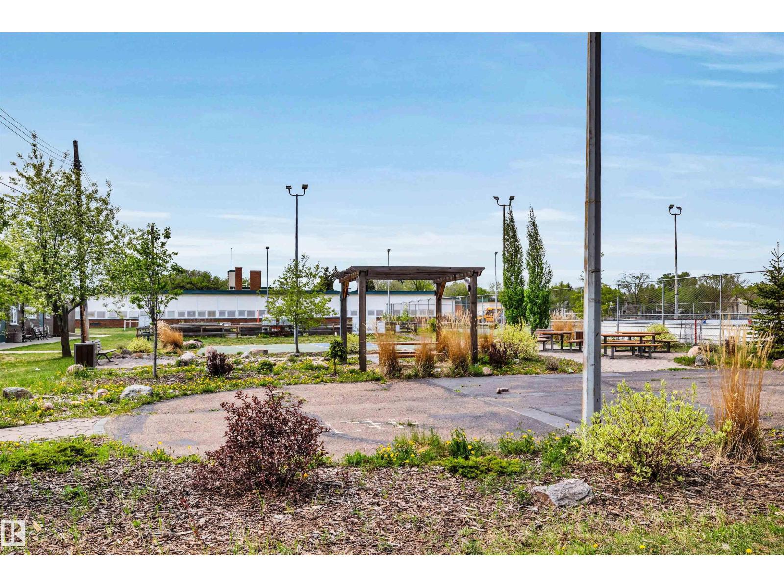 6333 105A ST NW - 50