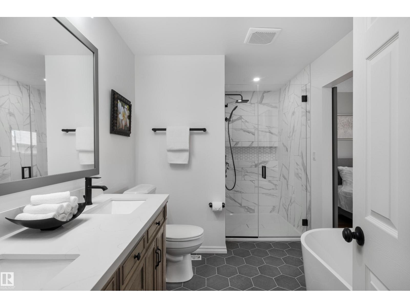 5804 57 AV — photo 12
