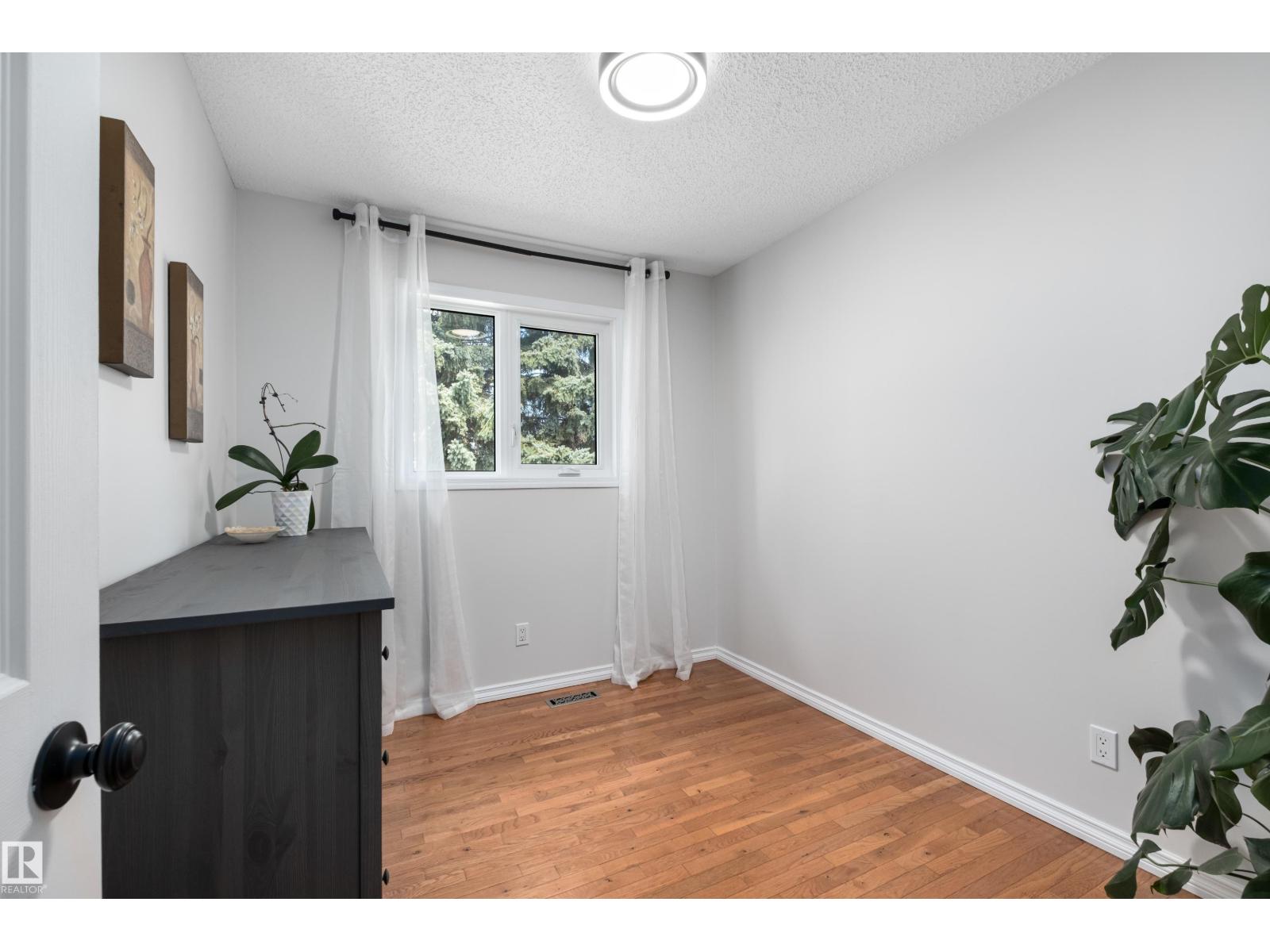 5804 57 AV — photo 25