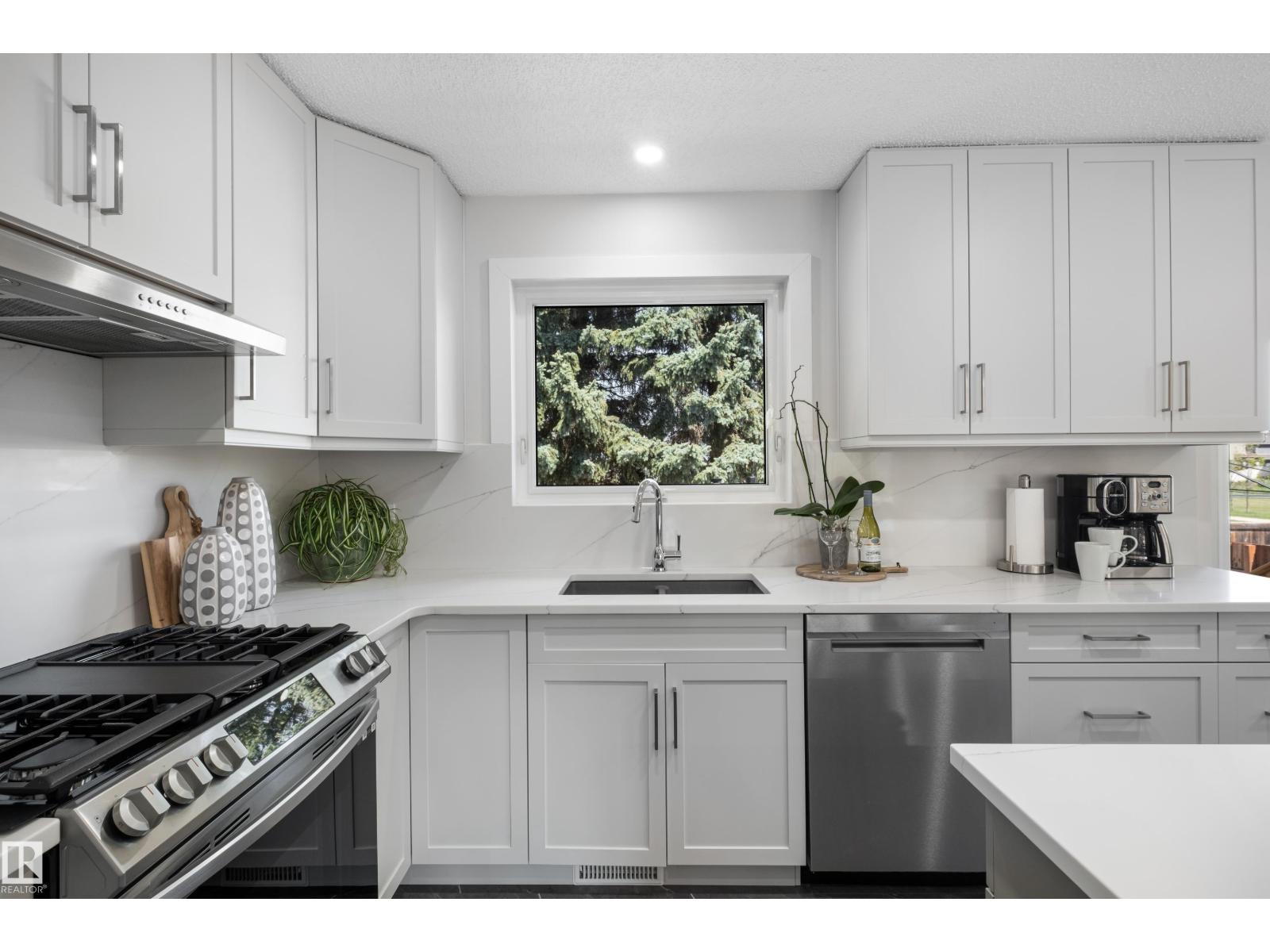 5804 57 AV — photo 9