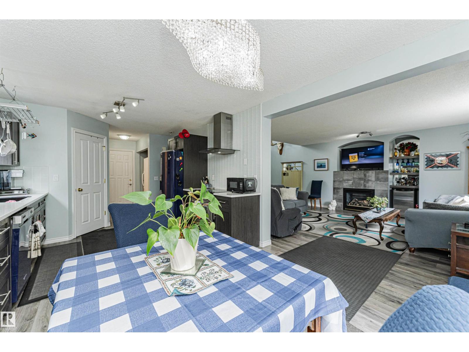9 LANGLEY CR - 17