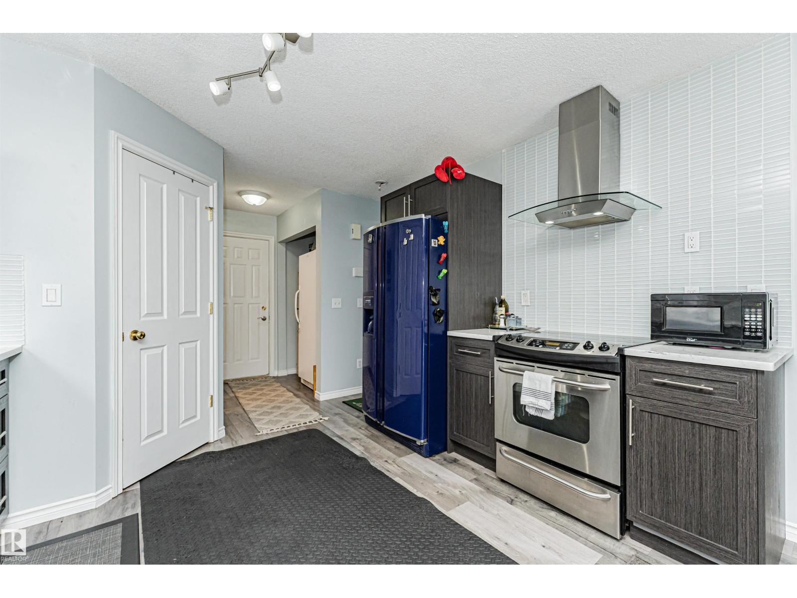 9 LANGLEY CR - 19