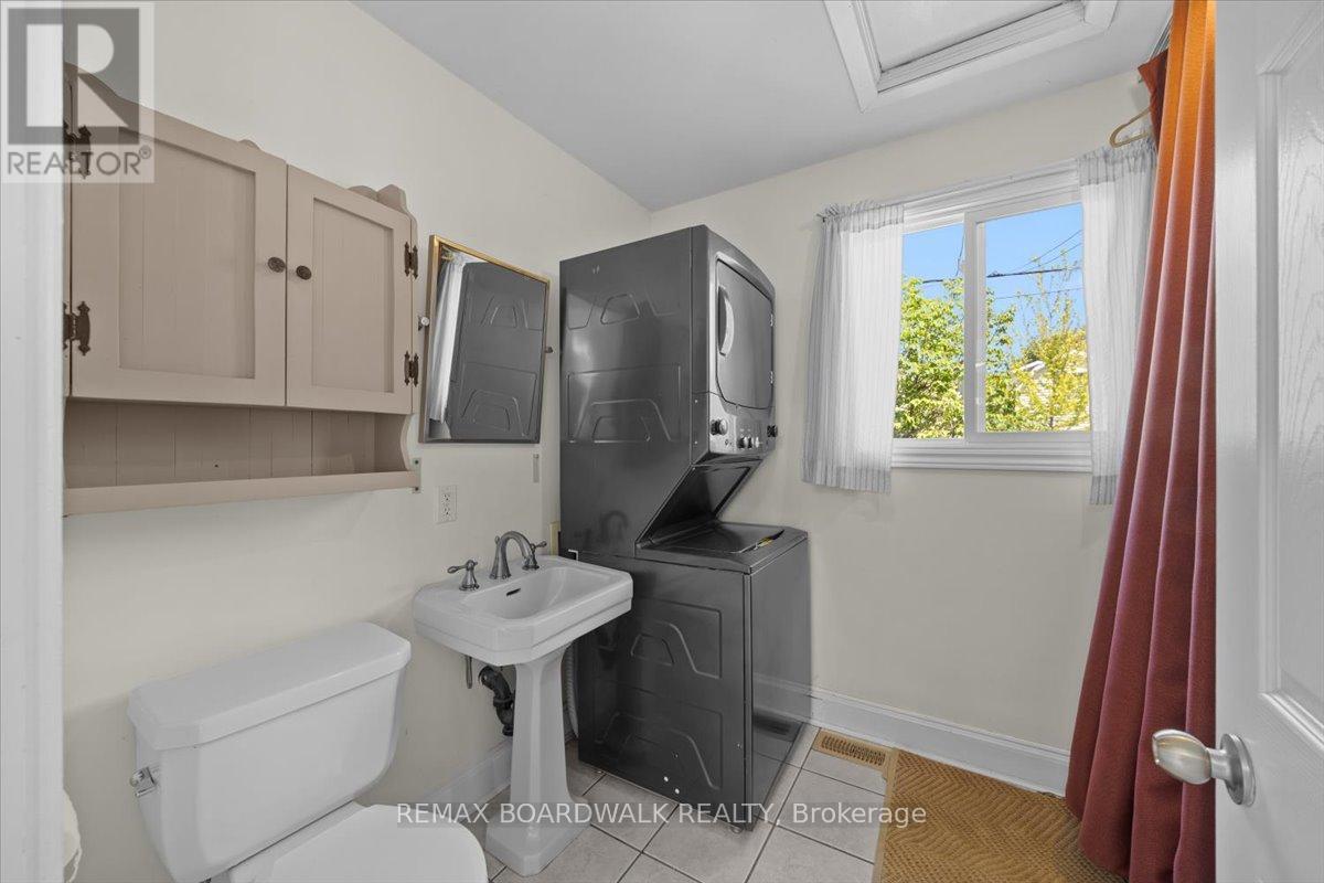 32 MARTIN STREET S - 12