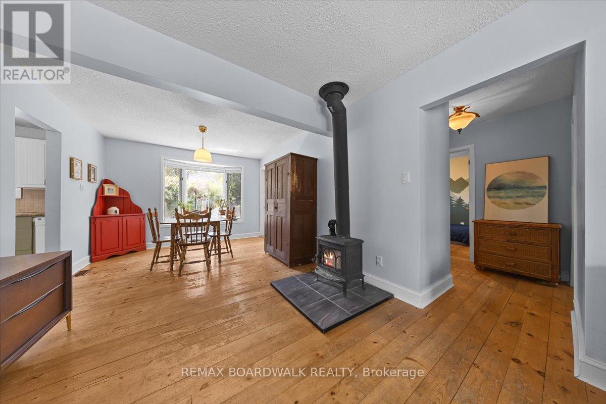 32 MARTIN STREET S - 25