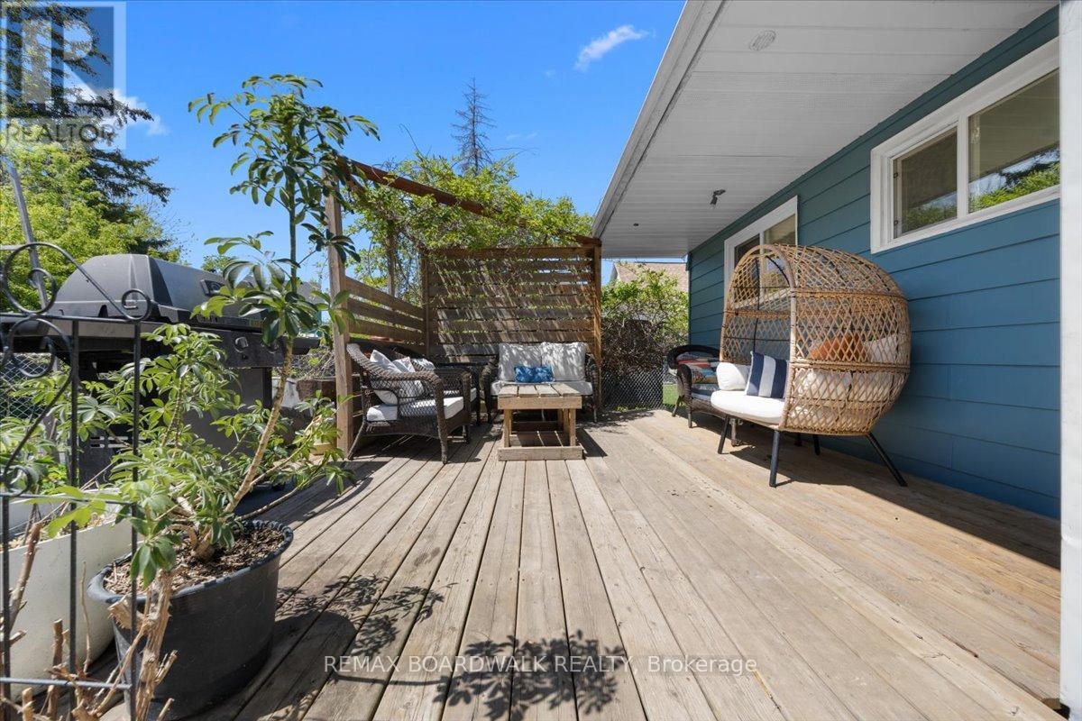 32 MARTIN STREET S - 30