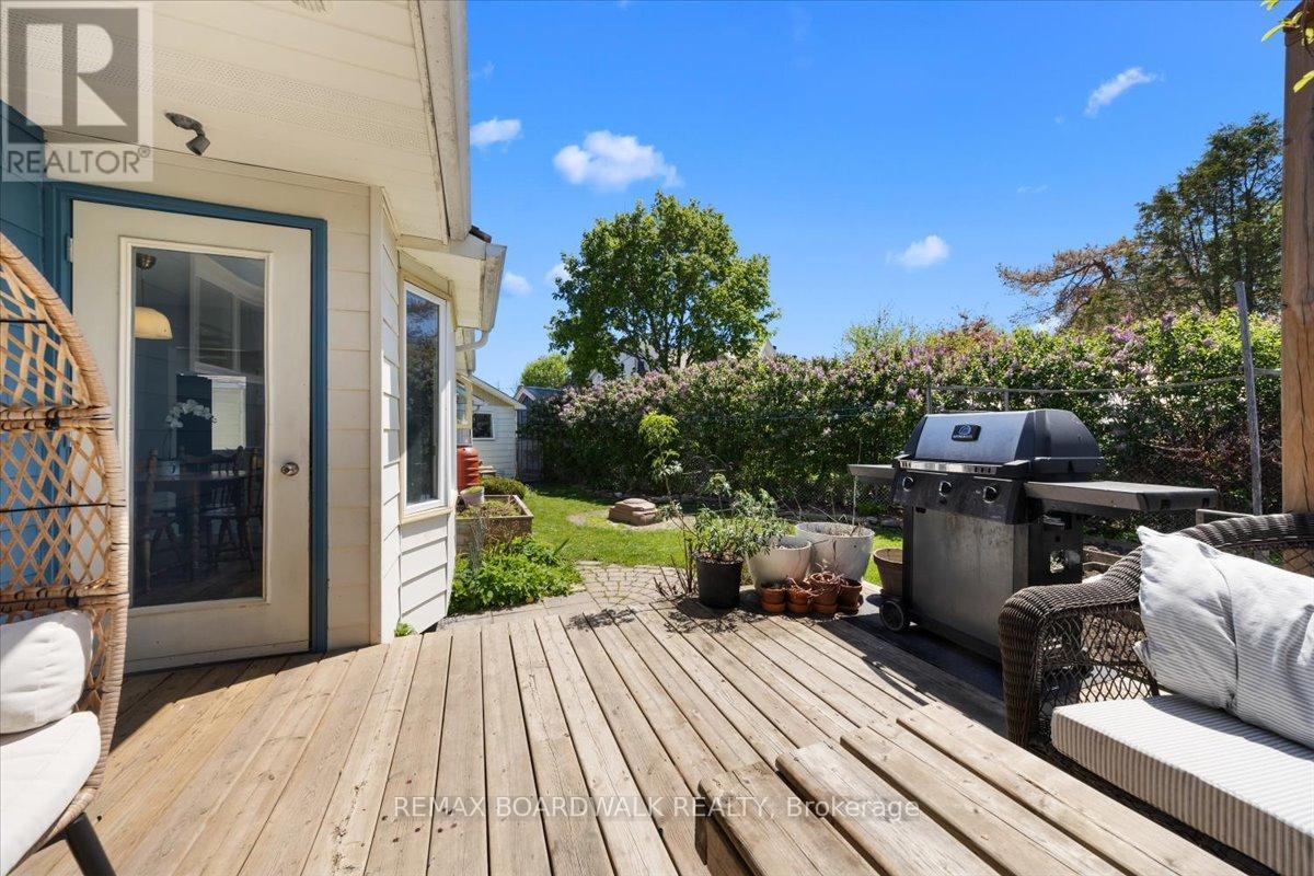 32 MARTIN STREET S - 32