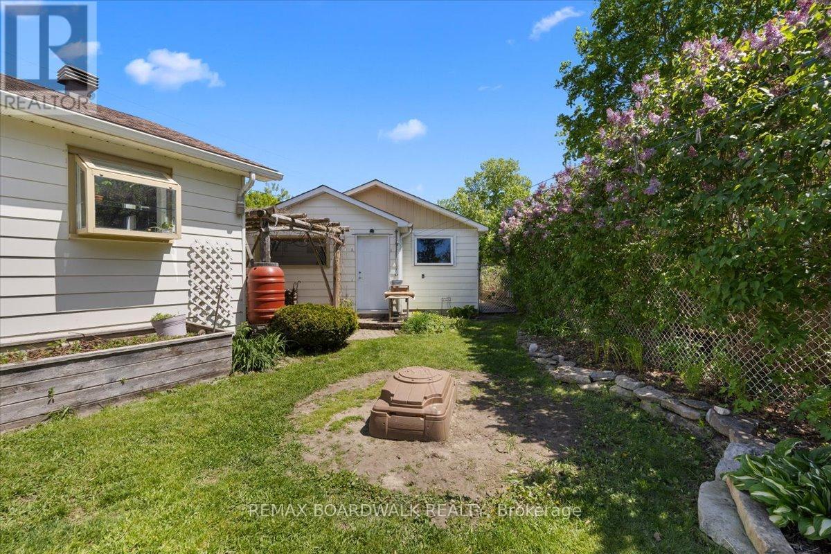 32 MARTIN STREET S - 34