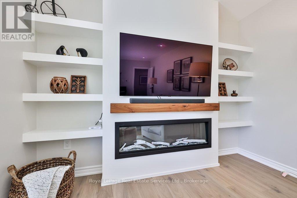 1528 WARLAND ROAD - 23
