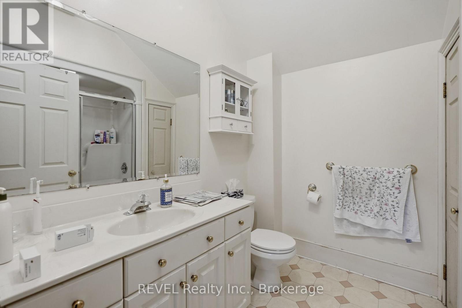 2376 CENTRE STREET - 14