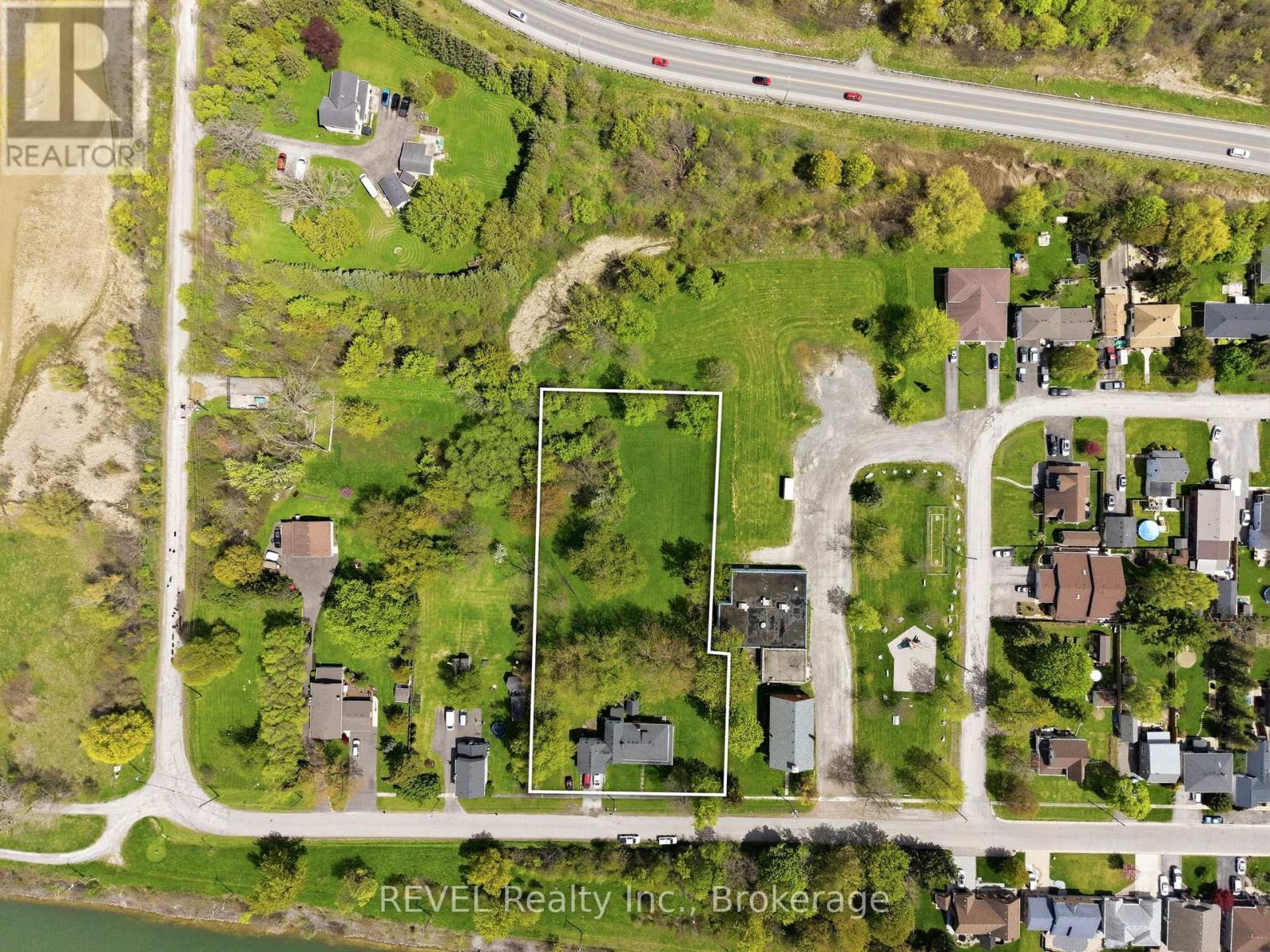 2376 CENTRE STREET - 25