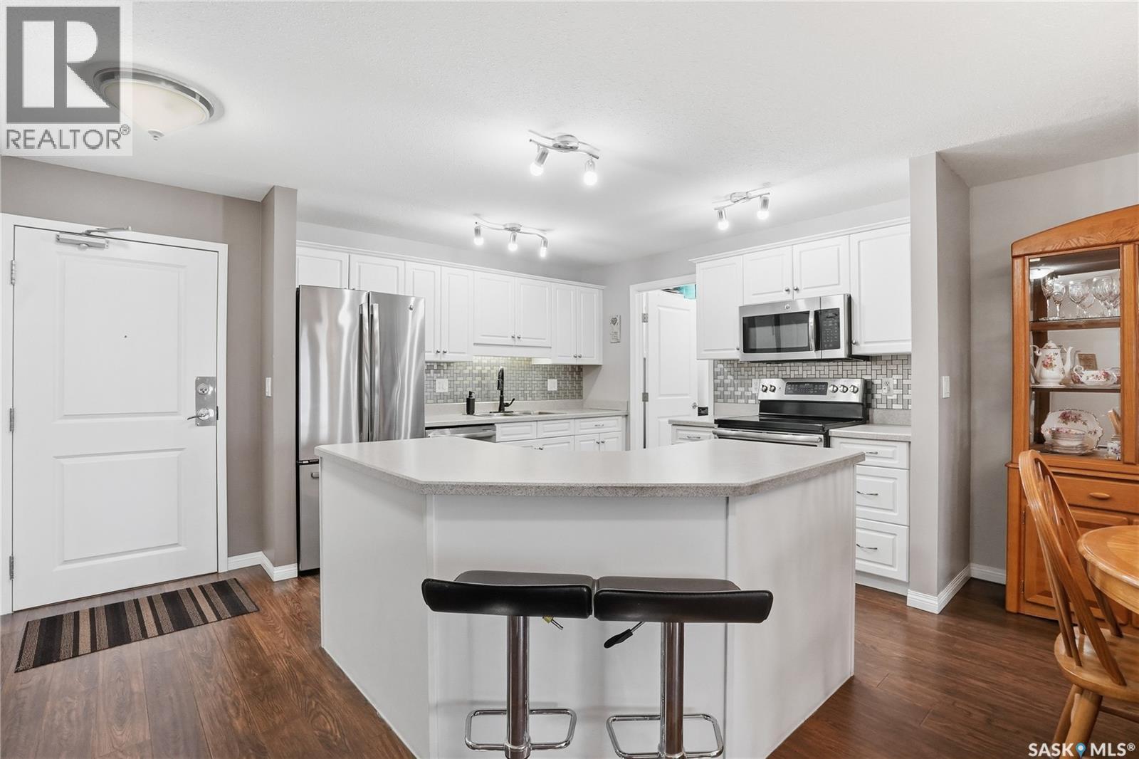 #504 2221 Adelaide STREET - 4