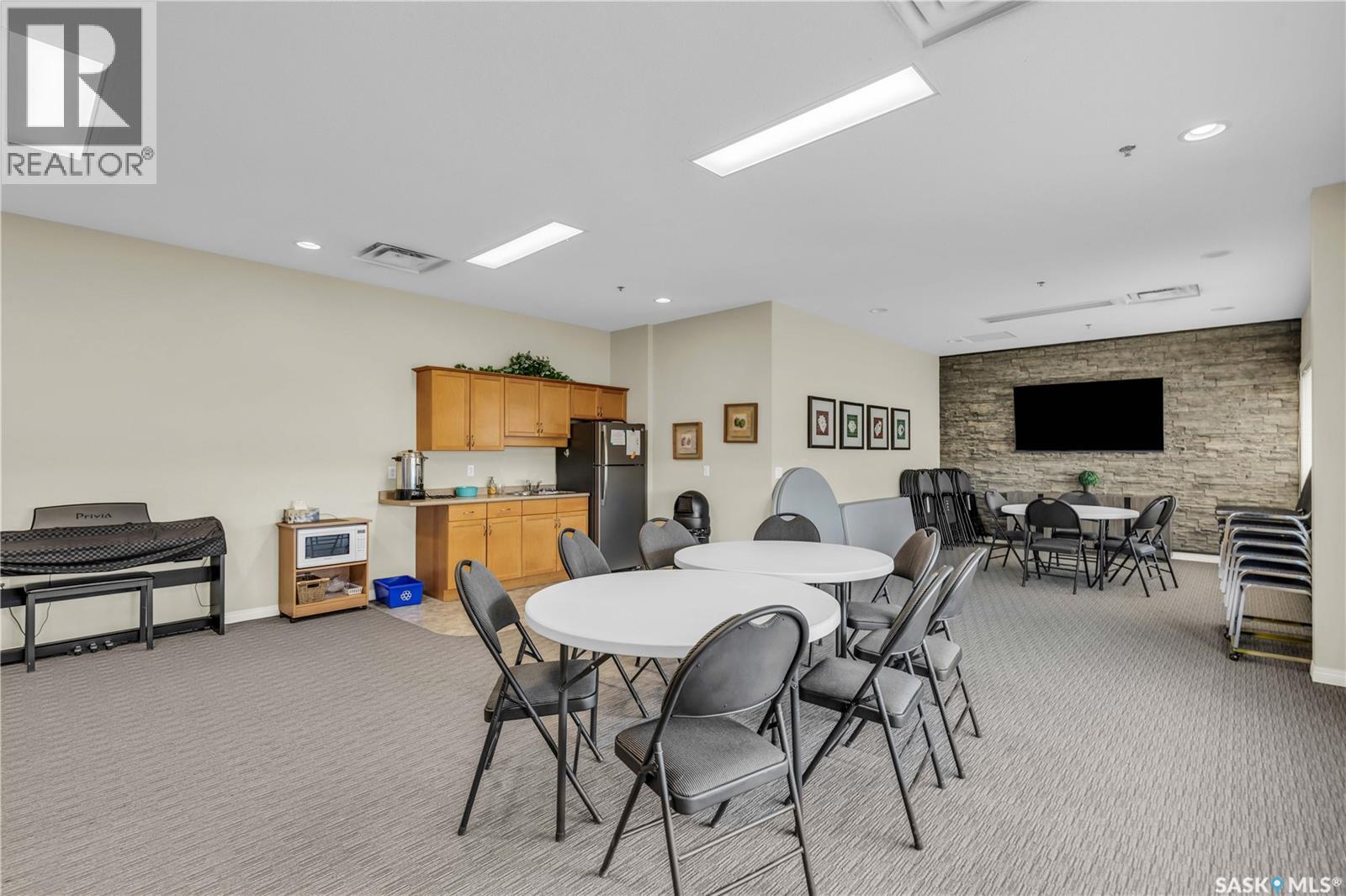 #504 2221 Adelaide STREET - 40
