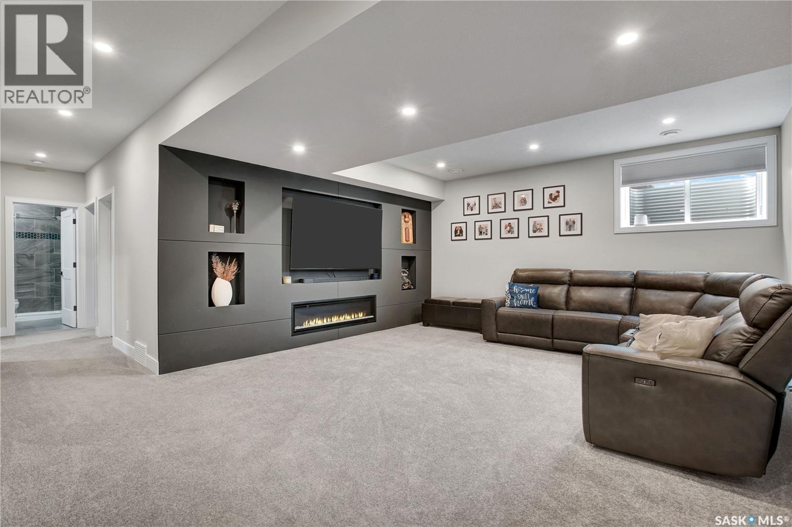 #2 437 Palmer CRESCENT - 18