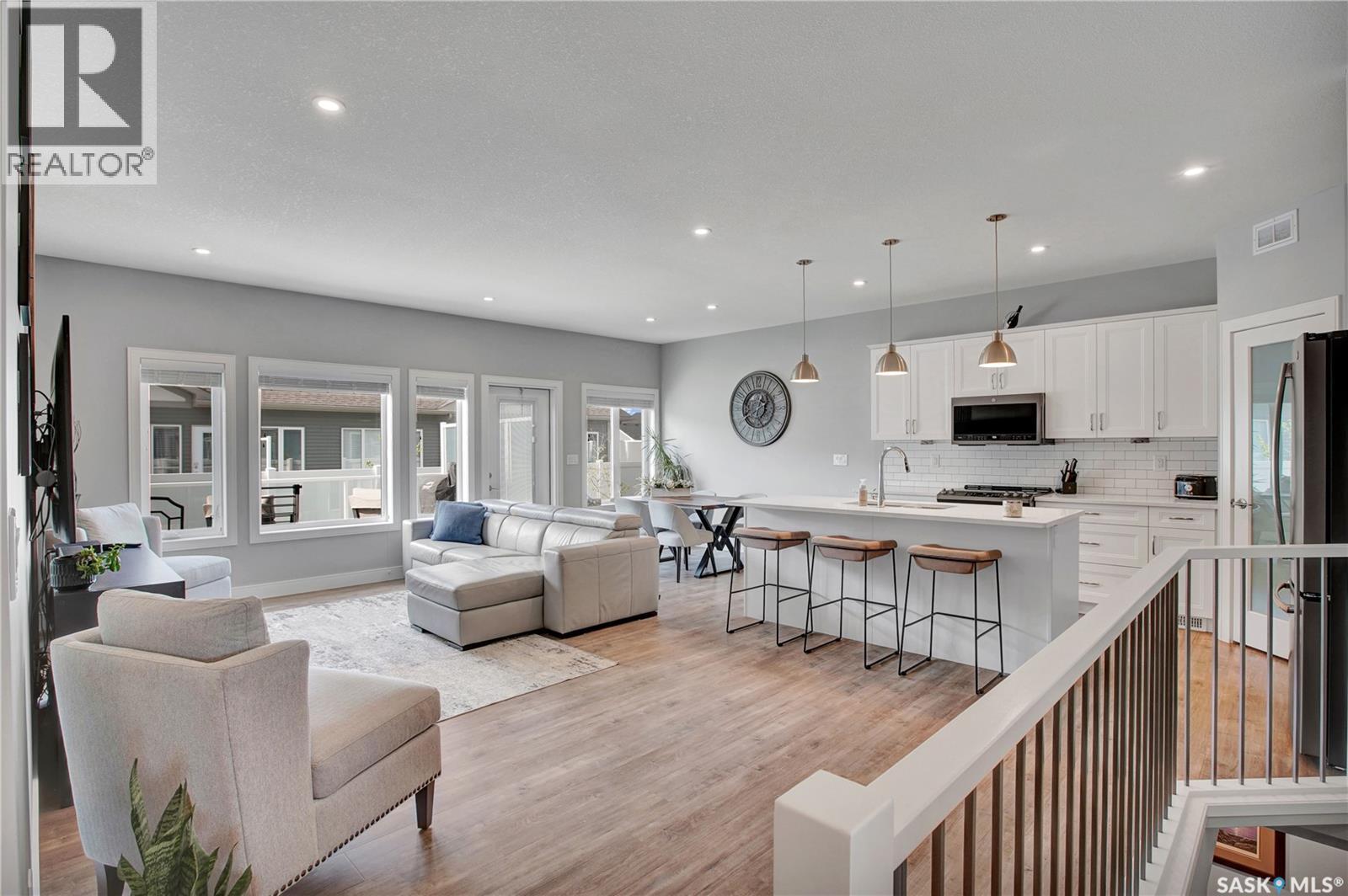 #2 437 Palmer CRESCENT - 3