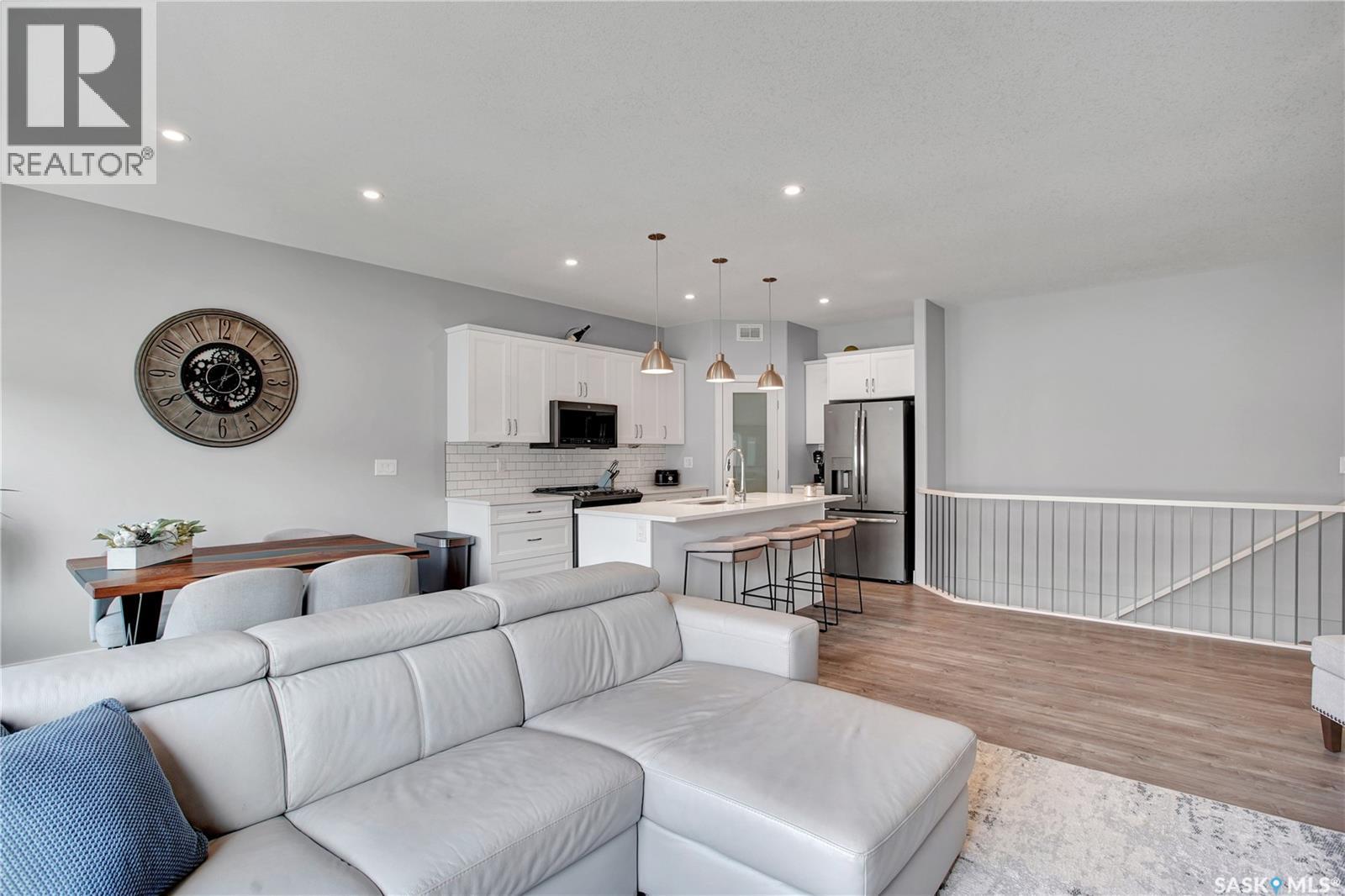 #2 437 Palmer CRESCENT - 7