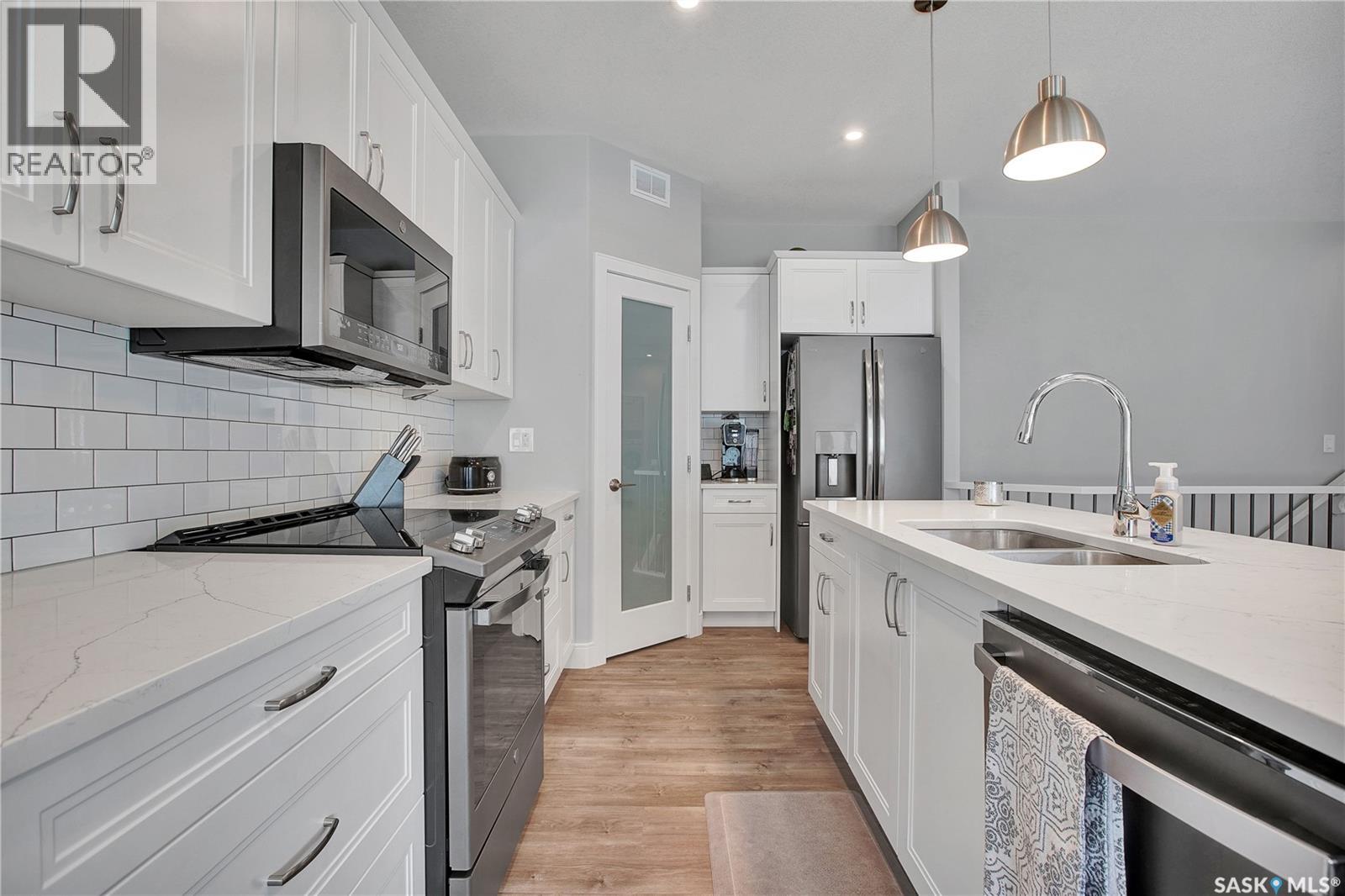 #2 437 Palmer CRESCENT - 9