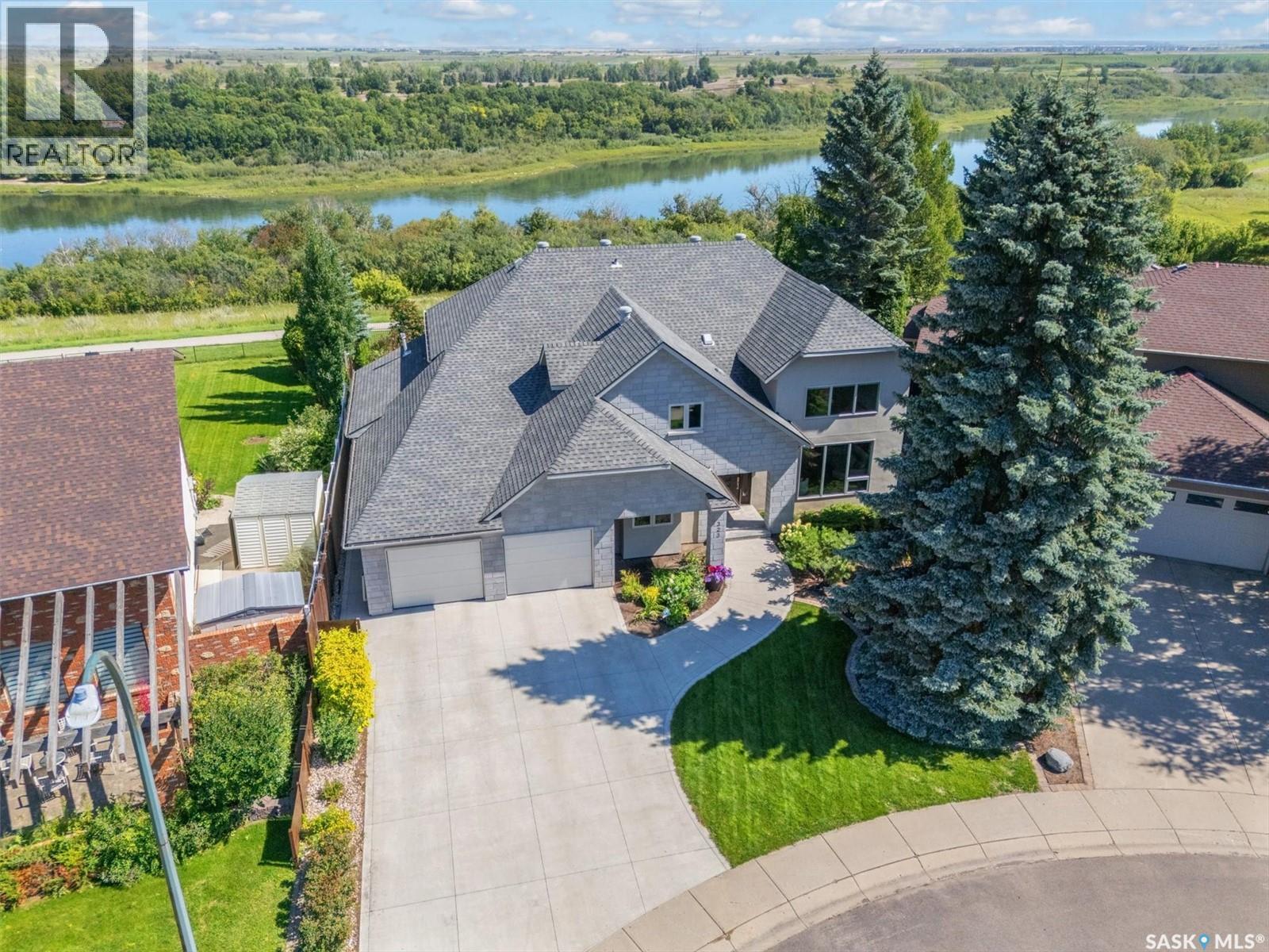 323 Mallin CRESCENT - 2