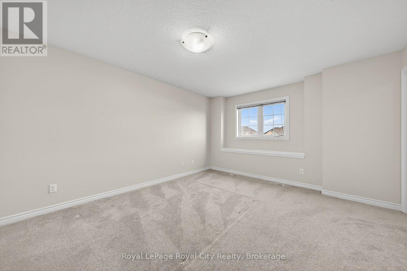 12 CLOUGH CRESCENT - 22