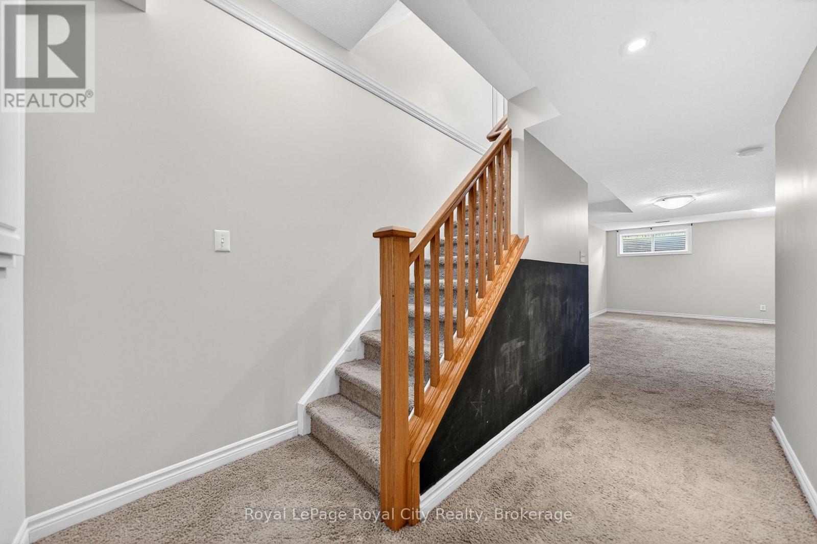 12 CLOUGH CRESCENT - 35