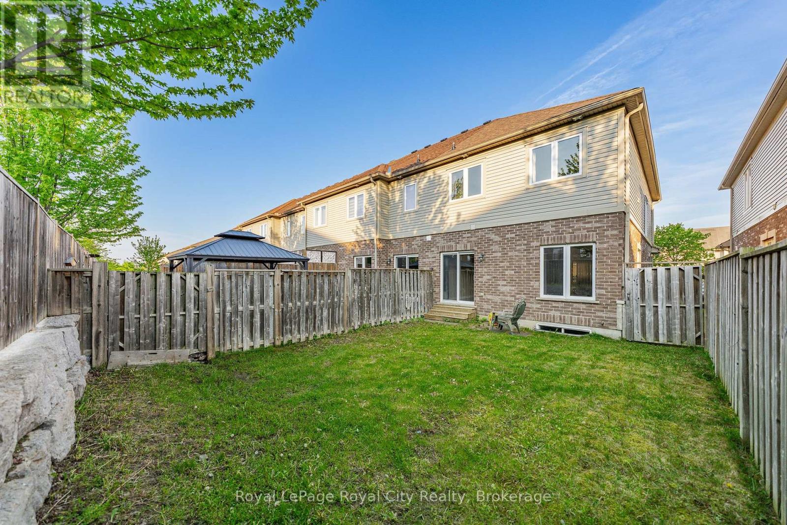 12 CLOUGH CRESCENT - 44